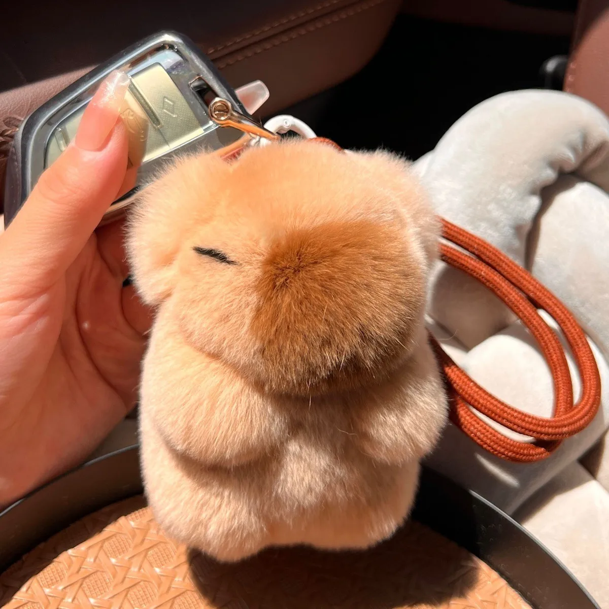 Cute Real Rabbit Fur Capybara Car Key Ring Pendant Plush Toy Schoolbag Pendant Handmade Ins Style Animal Theme display picture 4