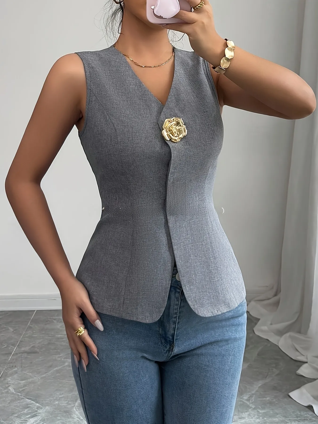 Elegant Gold Rose Brooch Neck Sleeveless Vest  Size Women's Fashionable Commuting Style A-Line Backless Top display picture 6