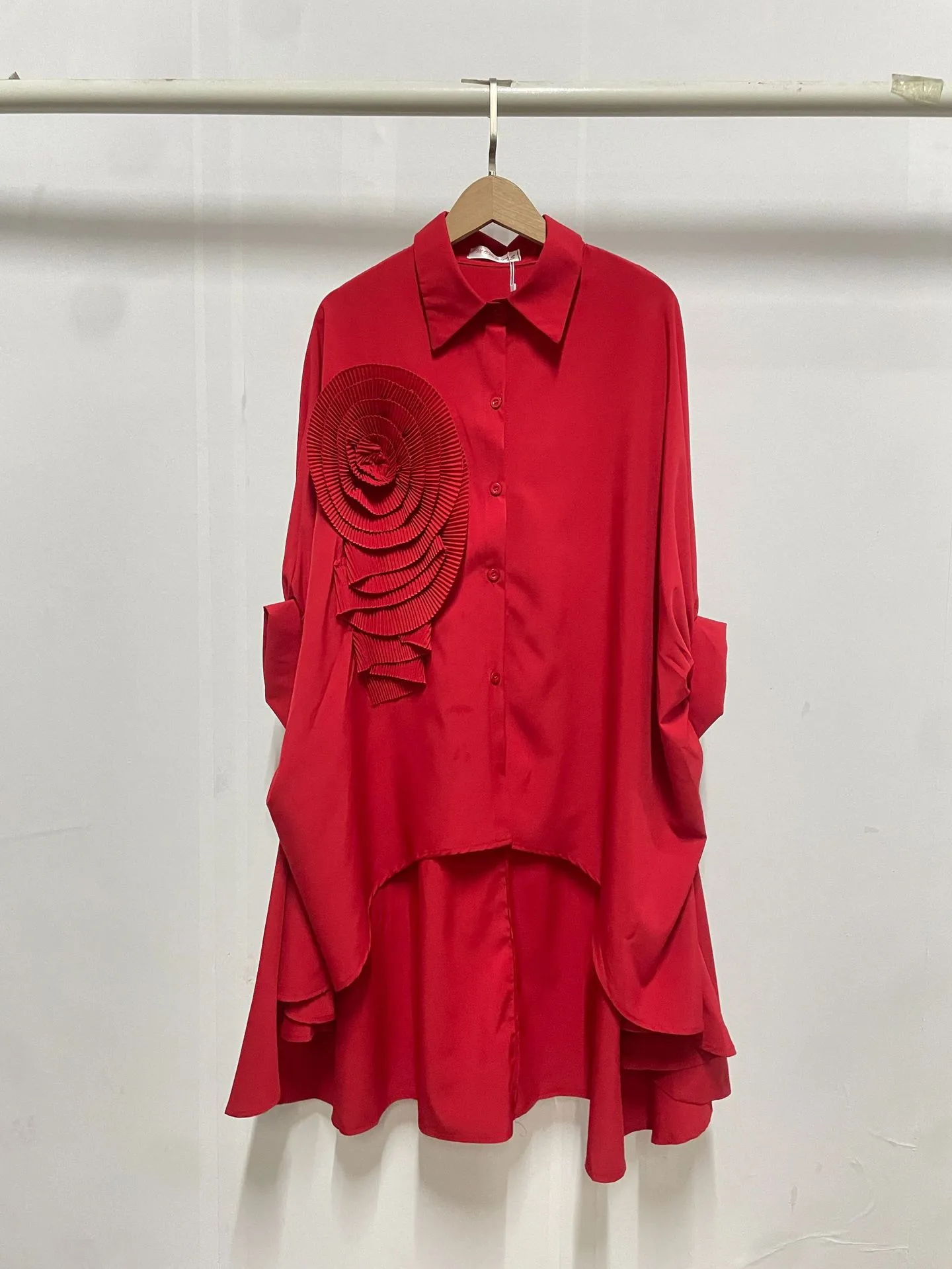 Fashion New Style Polo Collar Loose-Fitting Women's Shirt Autumn 3D Flower Design Asymmetric Hem Draping Effect Design Top display picture 1