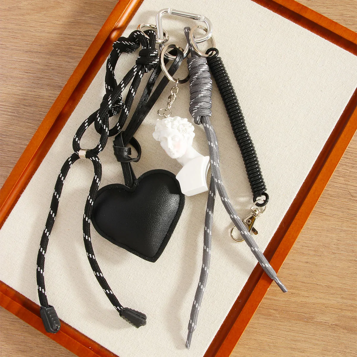 Artistic Style David Statue Pink Blush Pearl Chain Black Pu Material Ornaments Suitable For Simple And Elegant Personalized Design Of Bags display picture 3