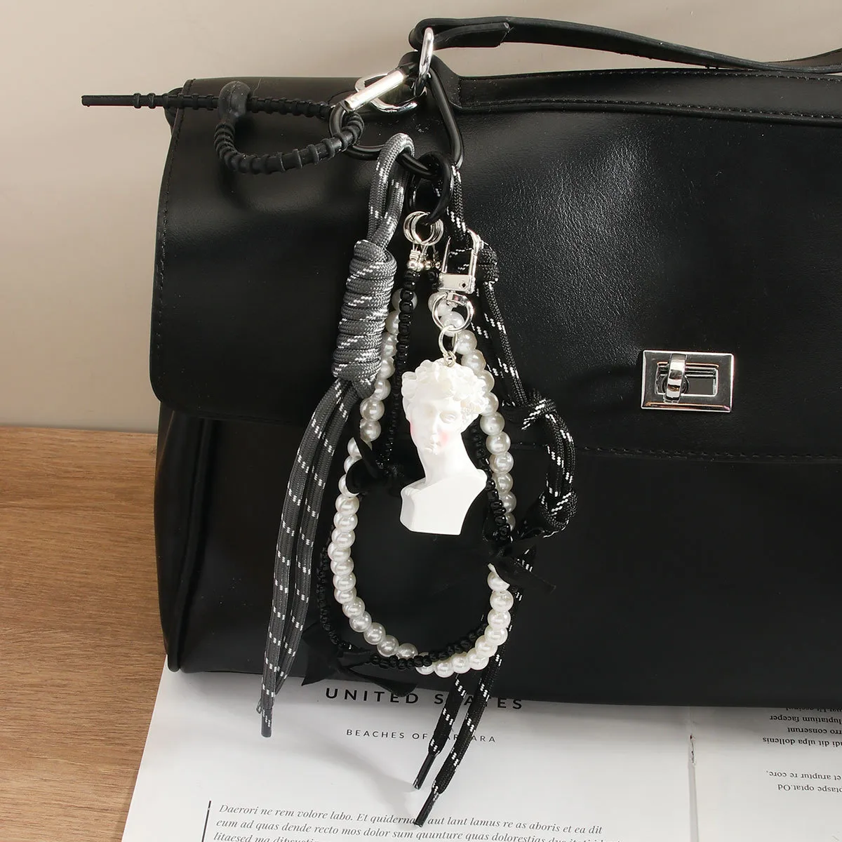 Artistic Style David Statue Pink Blush Pearl Chain Black Pu Material Ornaments Suitable For Simple And Elegant Personalized Design Of Bags display picture 6
