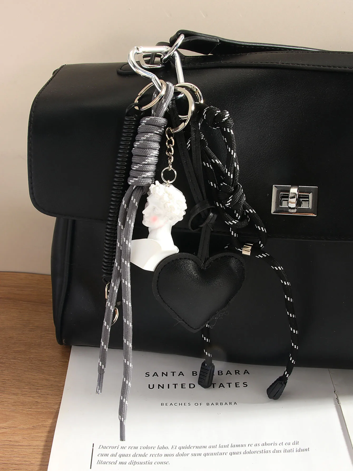 Artistic Style David Statue Pink Blush Pearl Chain Black Pu Material Ornaments Suitable For Simple And Elegant Personalized Design Of Bags display picture 8
