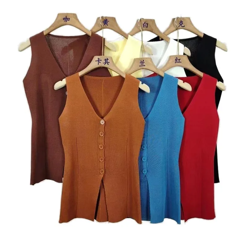 Elegant V-neck Single Button Sleeveless Ice Silk Knitted Vest Women's Summer New Style Waist Slimming Design Top display picture 1