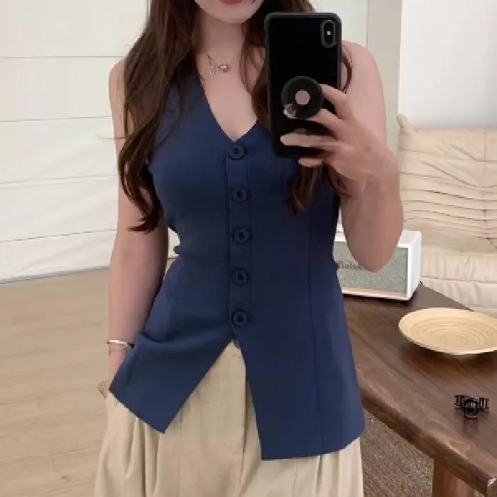 Elegant V-neck Single Button Sleeveless Ice Silk Knitted Vest Women's Summer New Style Waist Slimming Design Top display picture 4