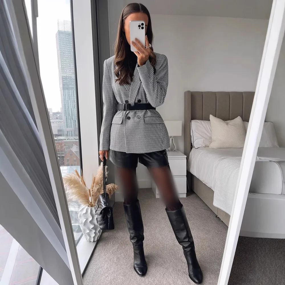 Fashionable Two-Tone Plaid Suit Jacket Elegant  Women's Clothing Pure Color Polyester Long Sleeve Short Style display picture 1