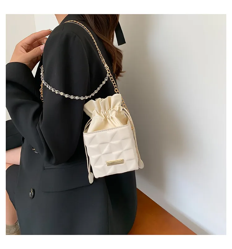 Fashion Retro Summer Women's Cross-Body Bag Fashion Casual Shoulder Bag Beautiful Fashion Handbag Square Magnetic Snap display picture 8