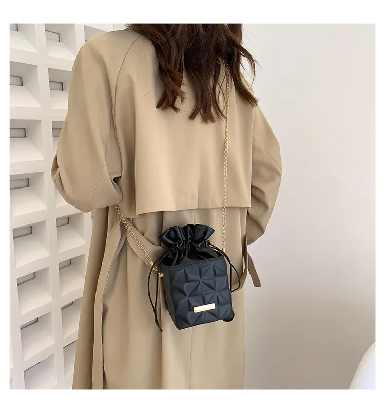 Fashion Retro Summer Women's Cross-Body Bag Fashion Casual Shoulder Bag Beautiful Fashion Handbag Square Magnetic Snap display picture 9