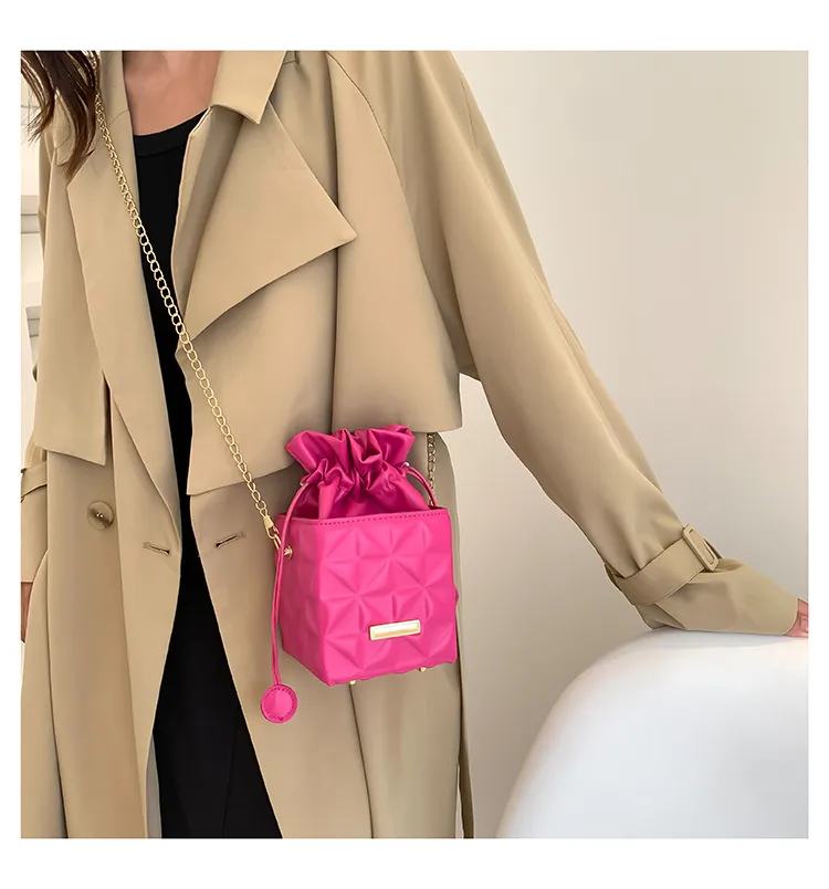 Fashion Retro Summer Women's Cross-Body Bag Fashion Casual Shoulder Bag Beautiful Fashion Handbag Square Magnetic Snap display picture 12