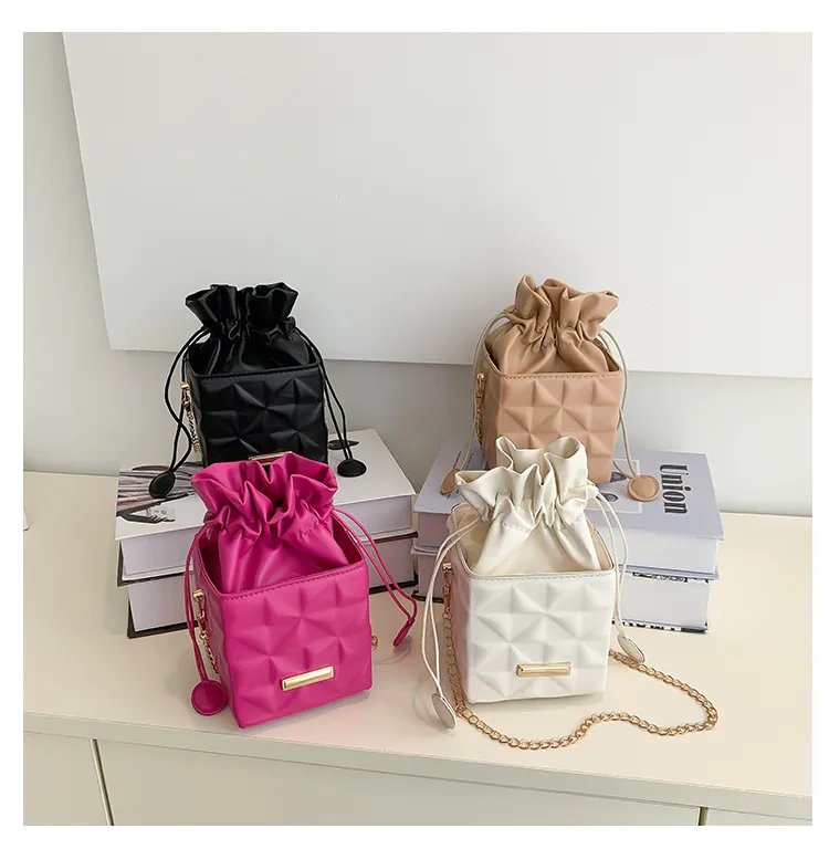 Fashion Retro Summer Women's Cross-Body Bag Fashion Casual Shoulder Bag Beautiful Fashion Handbag Square Magnetic Snap display picture 16