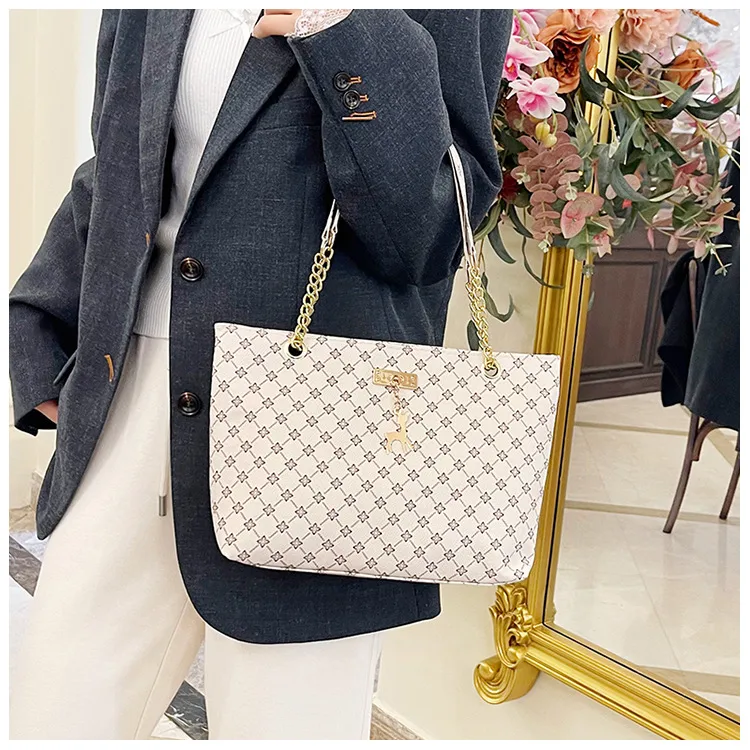 Fashion Large Capacity Women's Shoulder Bag Retro Commuter Hand-Carrying Bag Fashion Polyester Inner Material Square Zipper Closure display picture 4