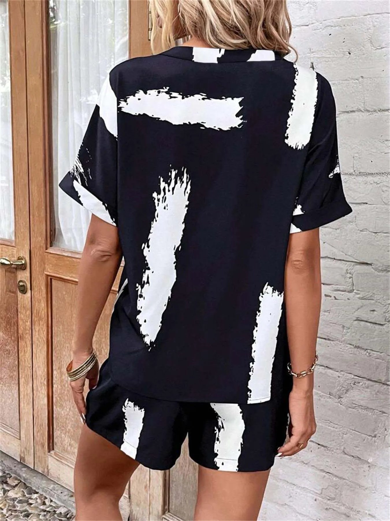 Fashionable V-neck Printed Stretch Women's T-shirt Suit Spring And Summer New Casual Style Half Sleeve Length  Trendy display picture 4