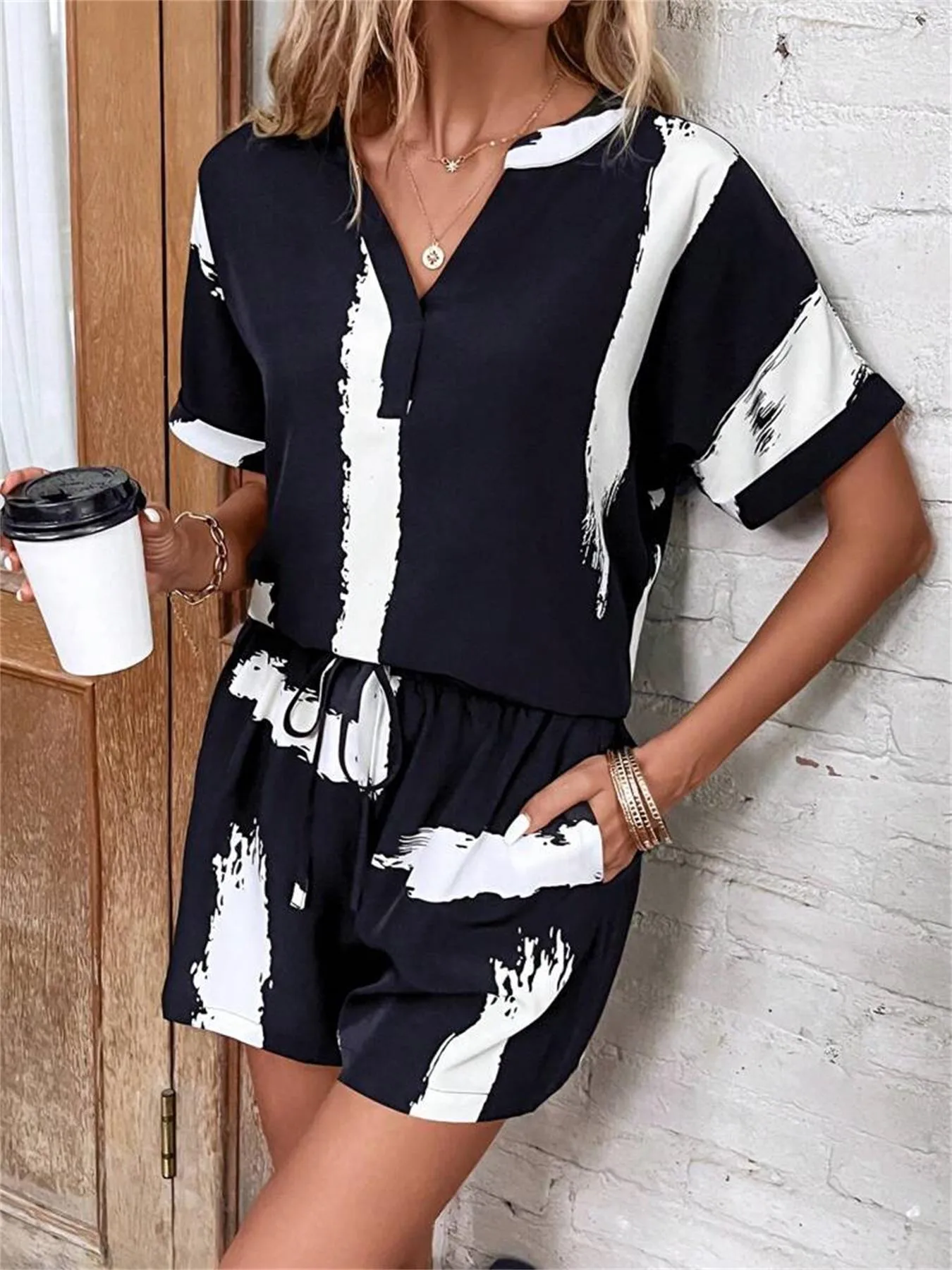 Fashionable V-neck Printed Stretch Women's T-shirt Suit Spring And Summer New Casual Style Half Sleeve Length  Trendy display picture 6