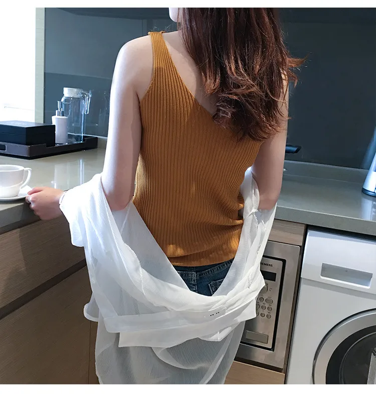 Women's V-neck Sleeveless Knitted Ice Silk Vest Summer Inner Black And White Elegant Style Slim Fit Fashion Commuter display picture 8