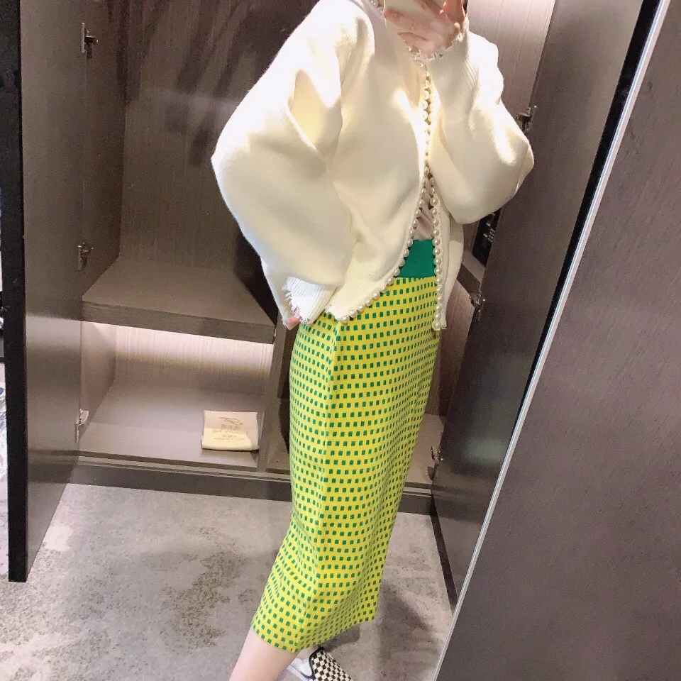 Beaded Design Knitted Short Cardigan Coat Women's Solid Color Commute Style Long Sleeve Round Neck Loose Design Spring And Autumn display picture 3