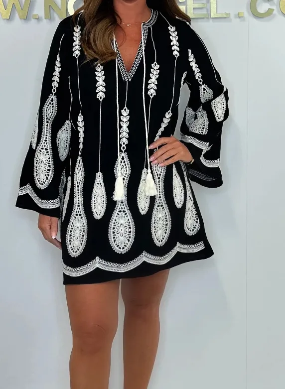 Bohemian Style V-neck Printed Pajamas Hollow Out Design Elegant Spring Fashion Short Sleeve Knee-Length Casual Dress display picture 2
