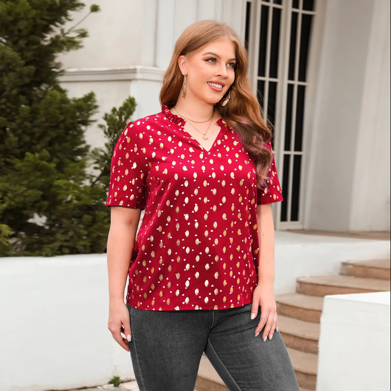 New Loose-Fitting Casual T-shirt Golden Embossed V-neck Short Sleeve Women's Plus Size Commuter Top Street Style Comfortable Geometric Pattern display picture 3