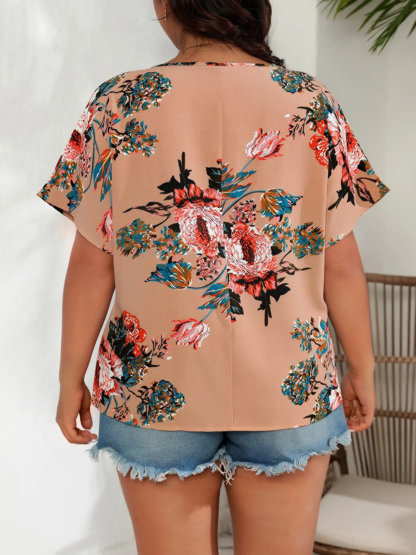 Floral Print Plus Size Round Neck Short Sleeve Chiffon Blouse Women Loose Design Street Style Three Quarter Sleeve Batwing Sleeve display picture 9