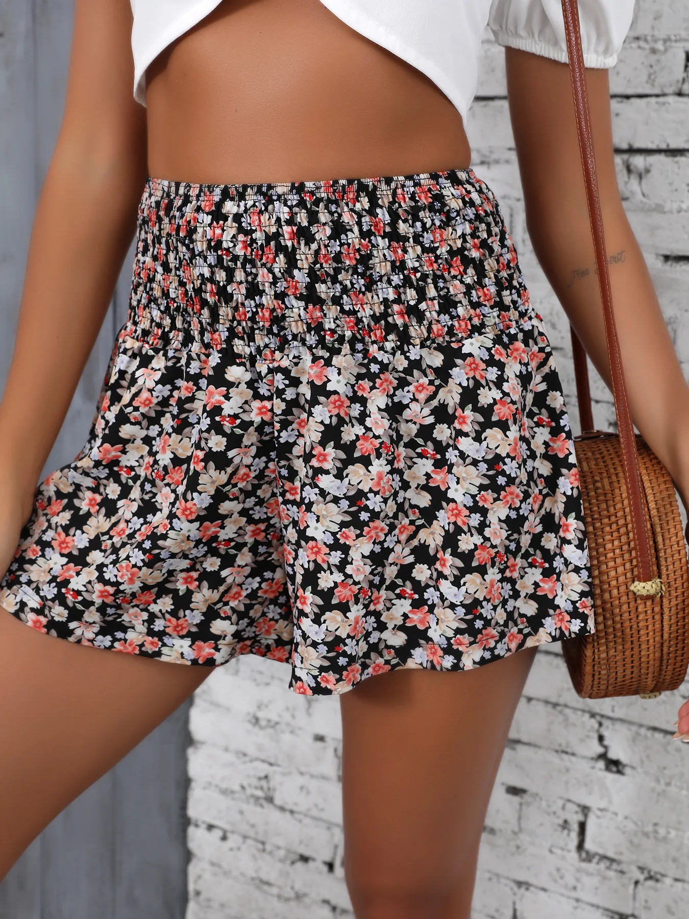 Internet Hot Daisy Print Pleated Waist Wide Leg Shorts Casual Style Polyester Fabric Women's Shorts display picture 2
