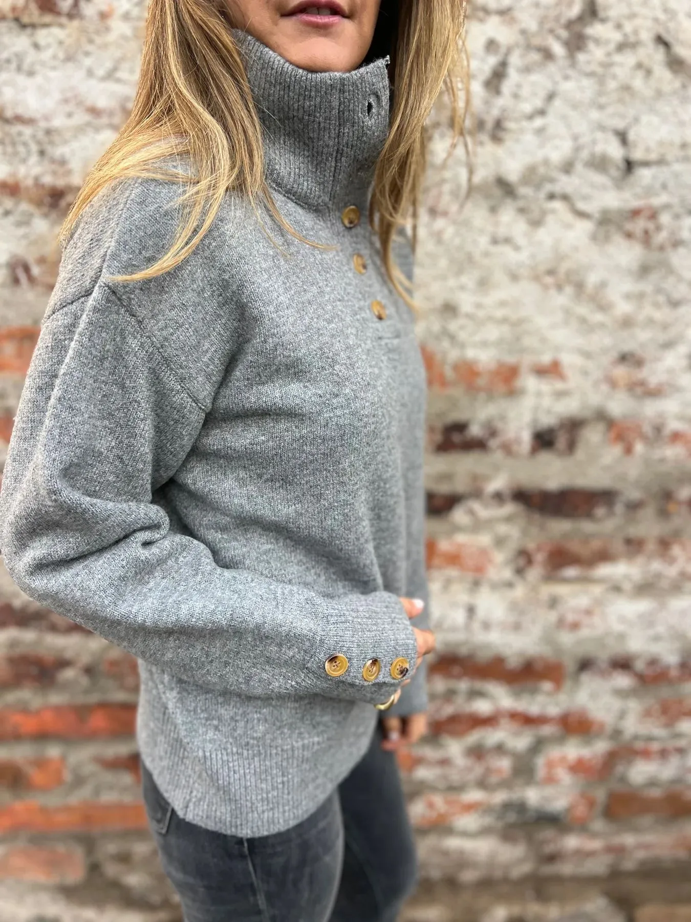 Casual Knitted Sweater Solid Color Buttons Stand Collar Loose Design Autumn And Winter New Comfort Cotton Blend Long Sleeve display picture 3