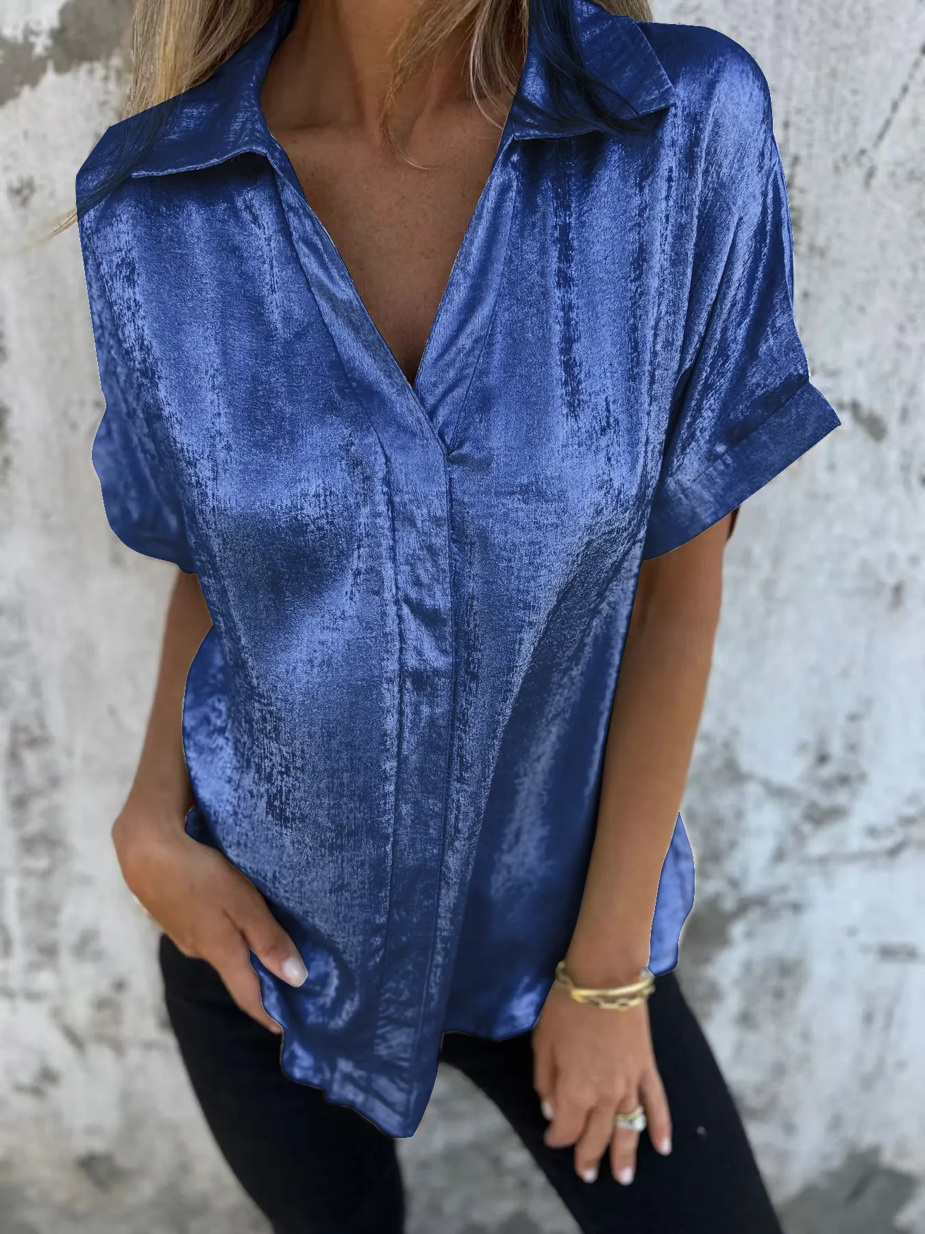 Summer New Loose Golden Embossed Short Sleeve Stand Collar Shirt Women's Comfortable Breathable Polyester Blend Casual Business Suit display picture 6