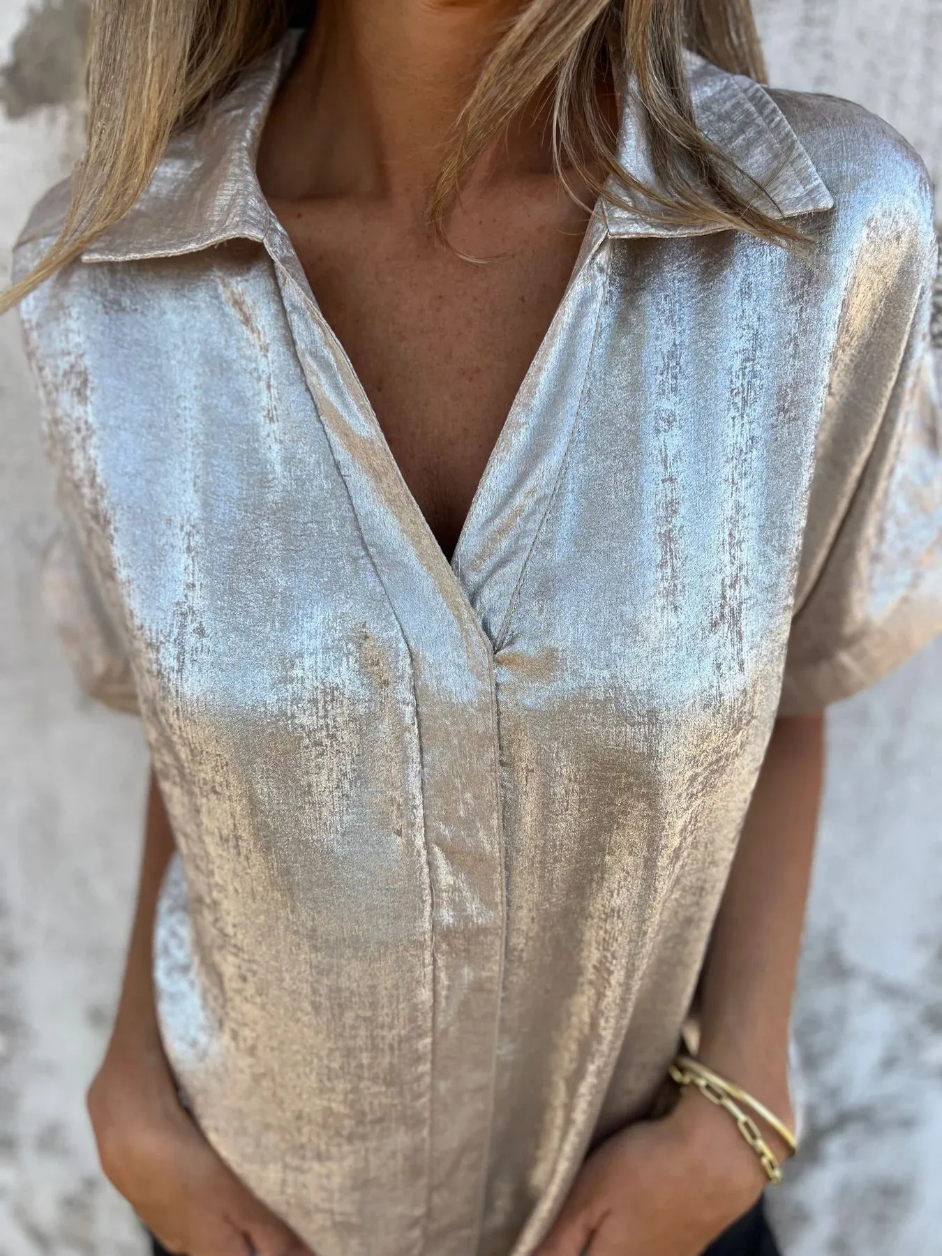 Summer New Loose Golden Embossed Short Sleeve Stand Collar Shirt Women's Comfortable Breathable Polyester Blend Casual Business Suit display picture 12