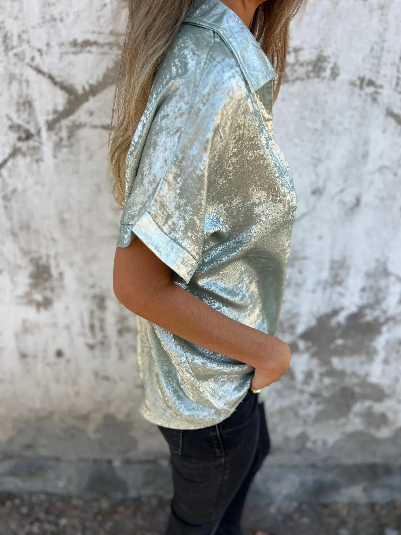 Summer New Loose Golden Embossed Short Sleeve Stand Collar Shirt Women's Comfortable Breathable Polyester Blend Casual Business Suit display picture 17
