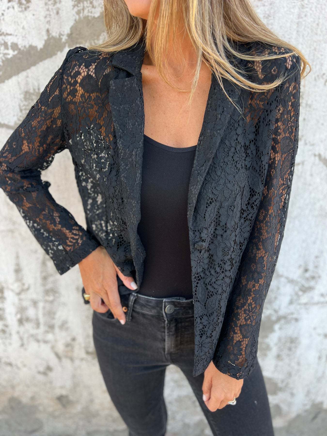 Fashion Casual Solid Color Lace Shirt Women's Suit European Style Spring And Summer New Elegant Commuter Style Design display picture 1