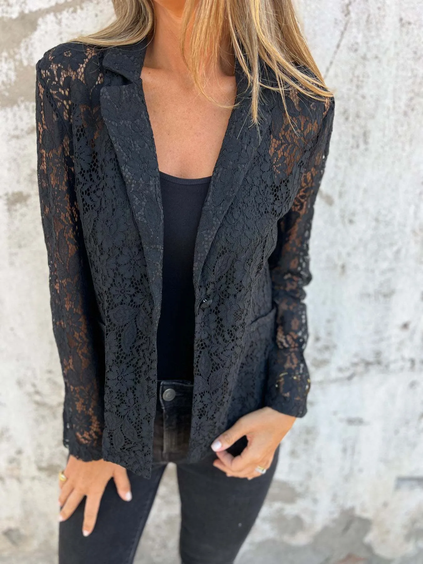 Fashion Casual Solid Color Lace Shirt Women's Suit European Style Spring And Summer New Elegant Commuter Style Design display picture 3