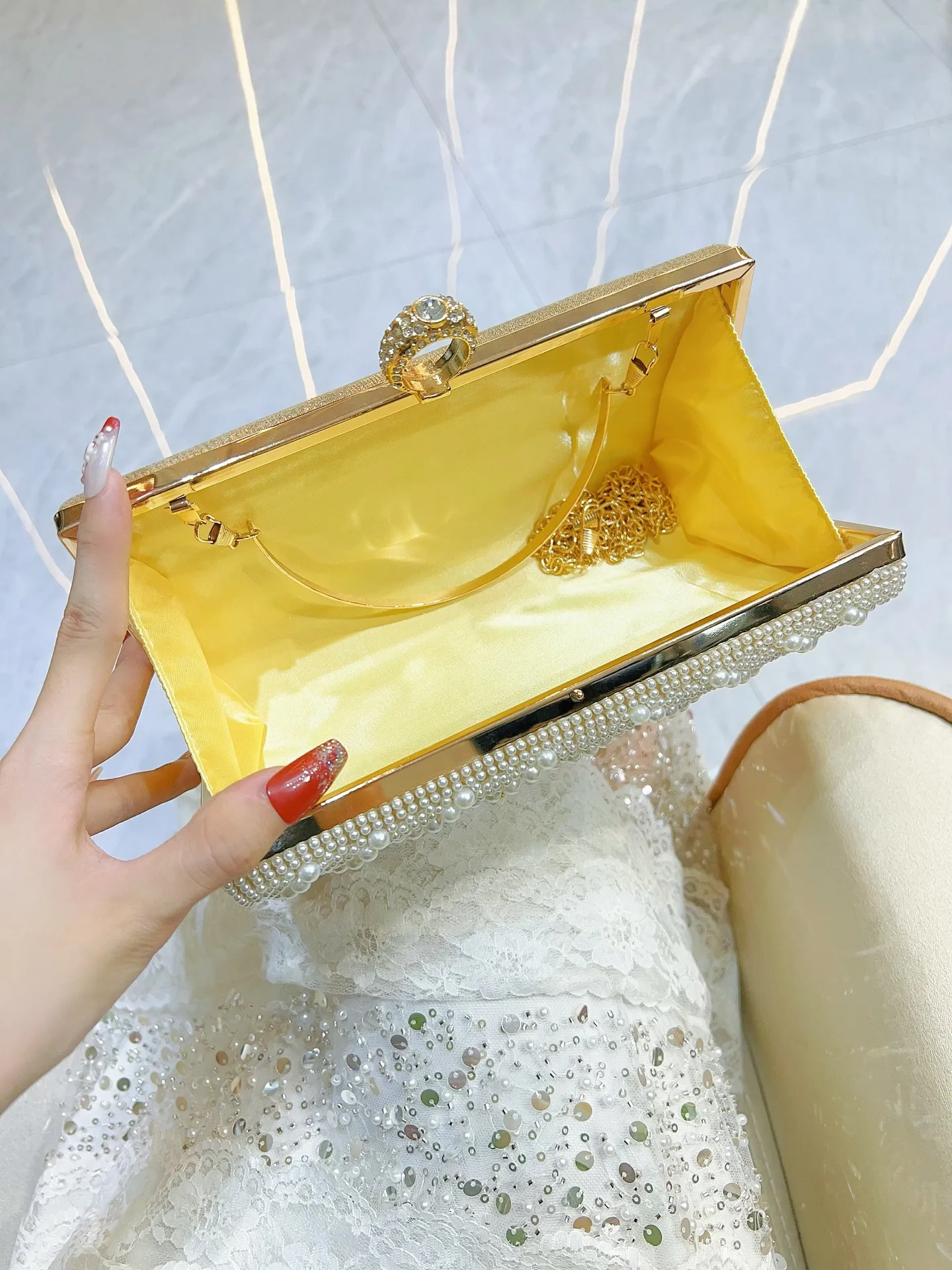 Elegant Pearl Rhinestone Evening Bag Women's Handbag Shoulder Messenger Tassel Handle Urban Simple Style Square Bag display picture 6