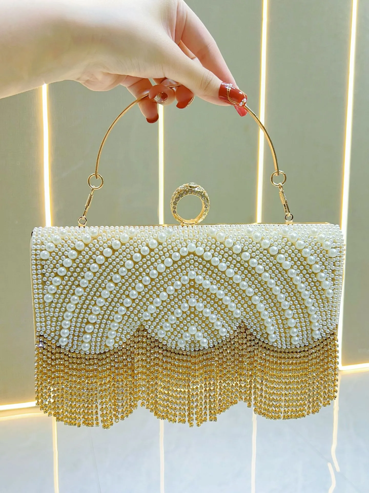 Elegant Pearl Rhinestone Evening Bag Women's Handbag Shoulder Messenger Tassel Handle Urban Simple Style Square Bag display picture 11