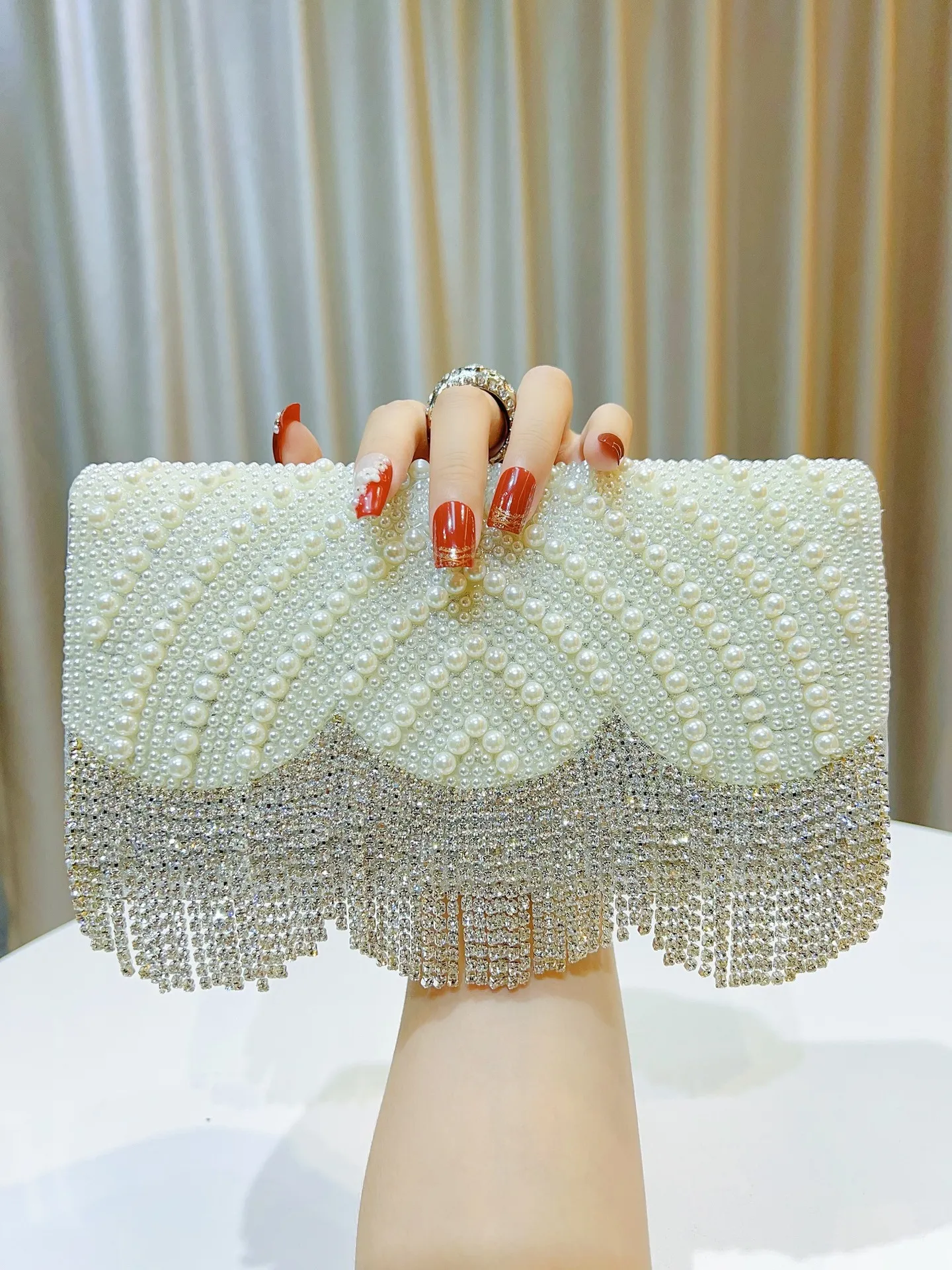 Elegant Pearl Rhinestone Evening Bag Women's Handbag Shoulder Messenger Tassel Handle Urban Simple Style Square Bag display picture 12