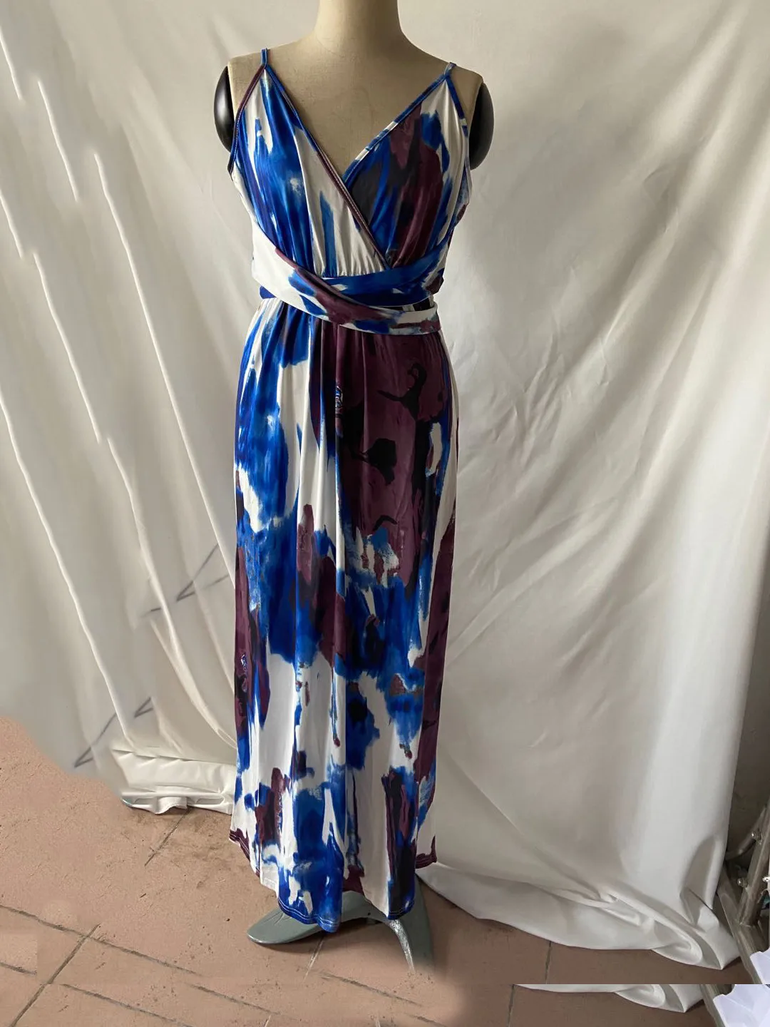 Fashion Print Beach Dress Women Strapless Maxi Skirt High Waist Ankle Length V-neck Sleeveless Expansion Skirt Suitable For Spring And Summer Season display picture 19