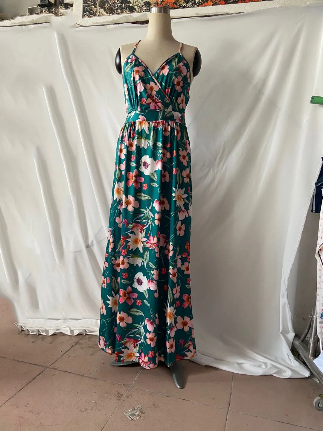 Fashion Print Beach Dress Women Strapless Maxi Skirt High Waist Ankle Length V-neck Sleeveless Expansion Skirt Suitable For Spring And Summer Season display picture 20