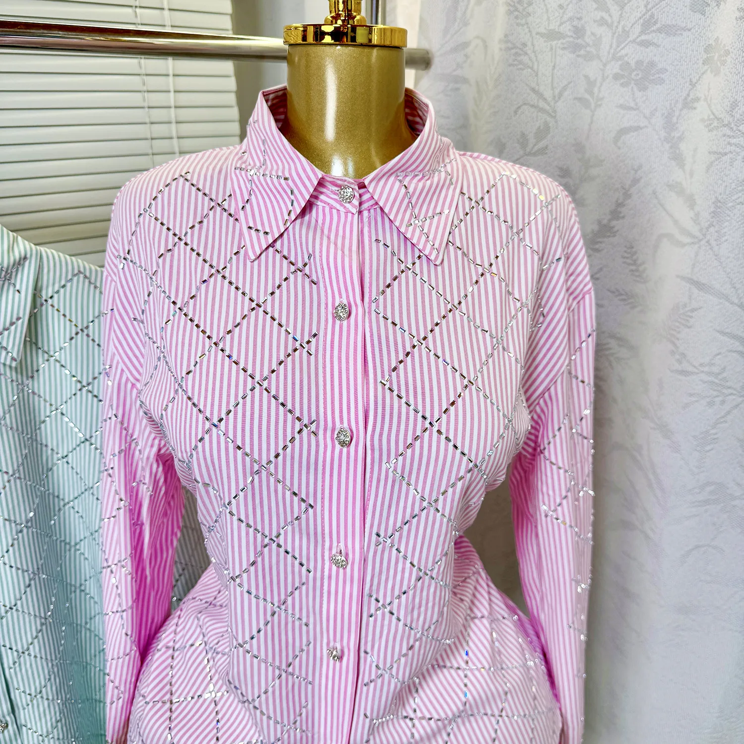 Elegant French Style Women Blouse  Summer Diamond Decoration Loose-Fitting Thin Long Sleeve Casual Blouse With Diamond Pattern display picture 6