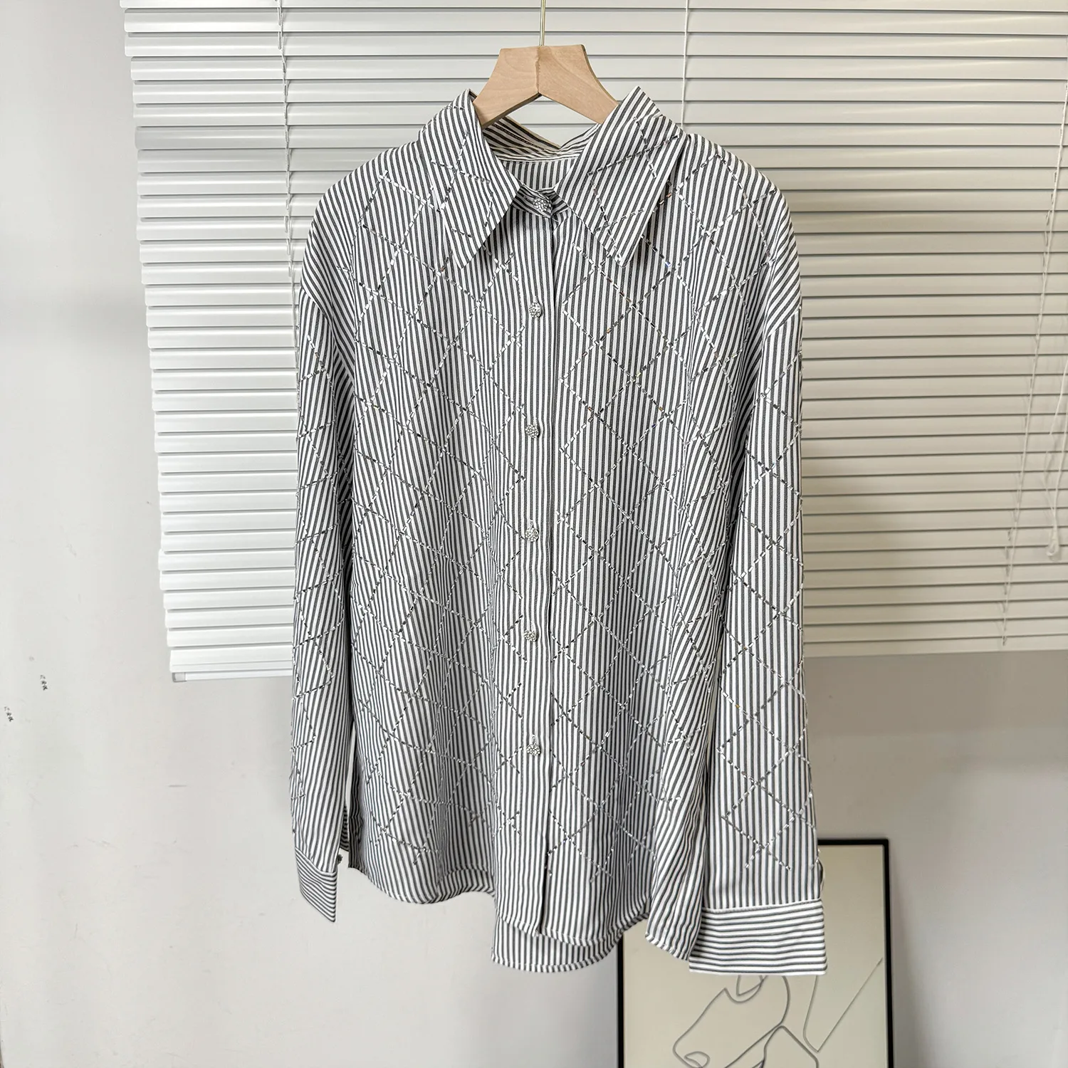 Elegant French Style Women Blouse  Summer Diamond Decoration Loose-Fitting Thin Long Sleeve Casual Blouse With Diamond Pattern display picture 4