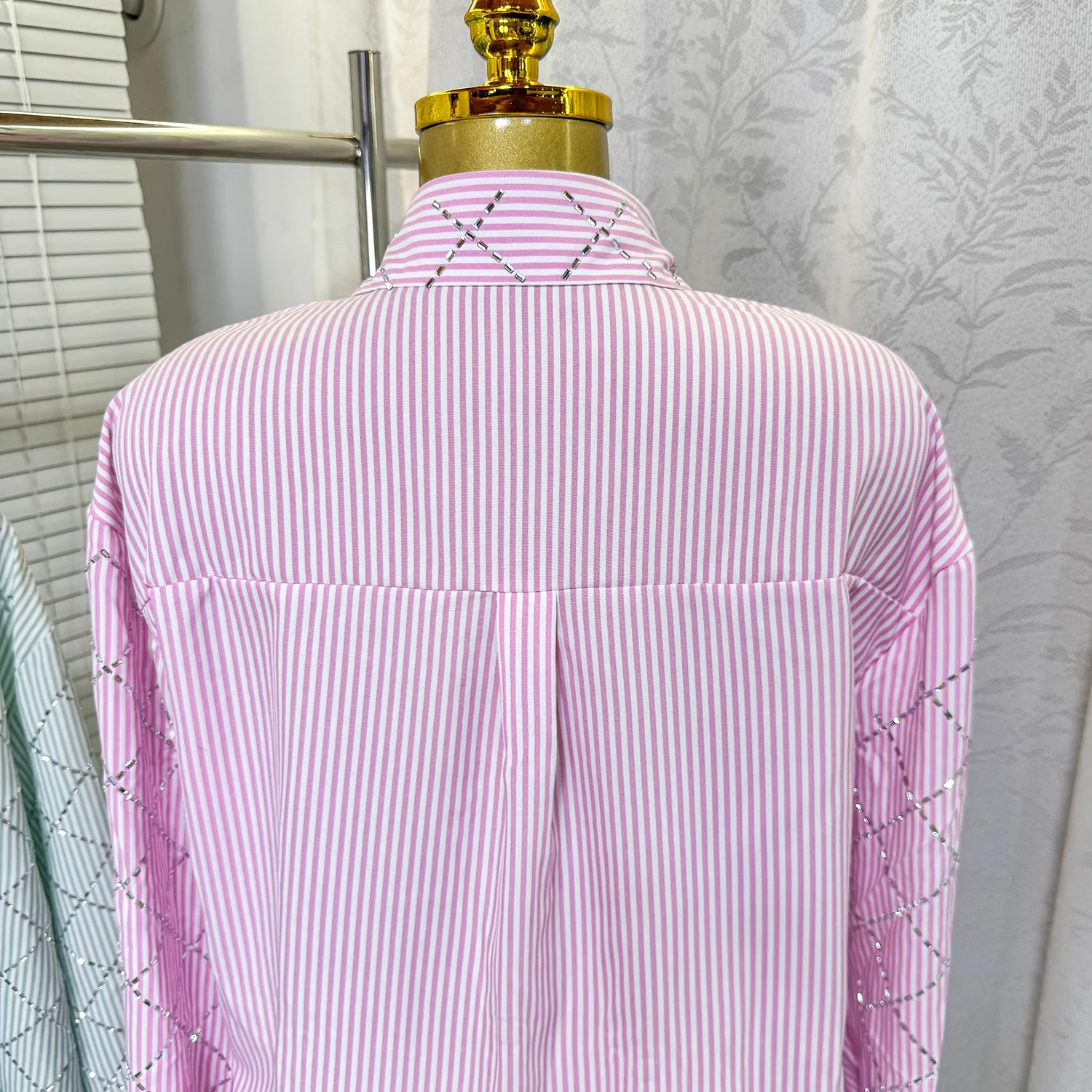 Elegant French Style Women Blouse  Summer Diamond Decoration Loose-Fitting Thin Long Sleeve Casual Blouse With Diamond Pattern display picture 10