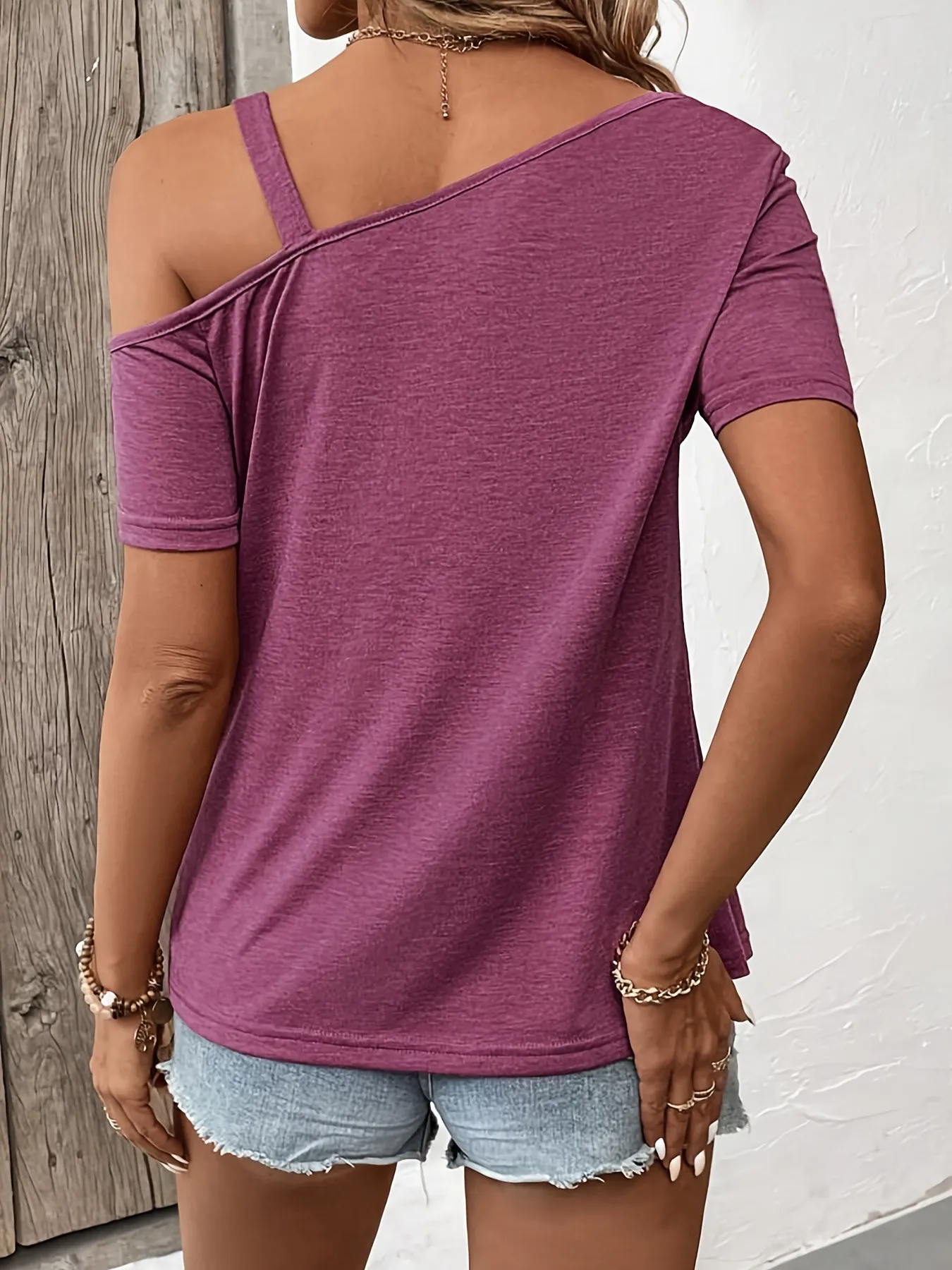 Elegant Metal Buckle Short-Sleeved T-shirt Asymmetric Shoulder Off-Shoulder Loose Design Slim Top Women's Cotton Lycra Blend display picture 6