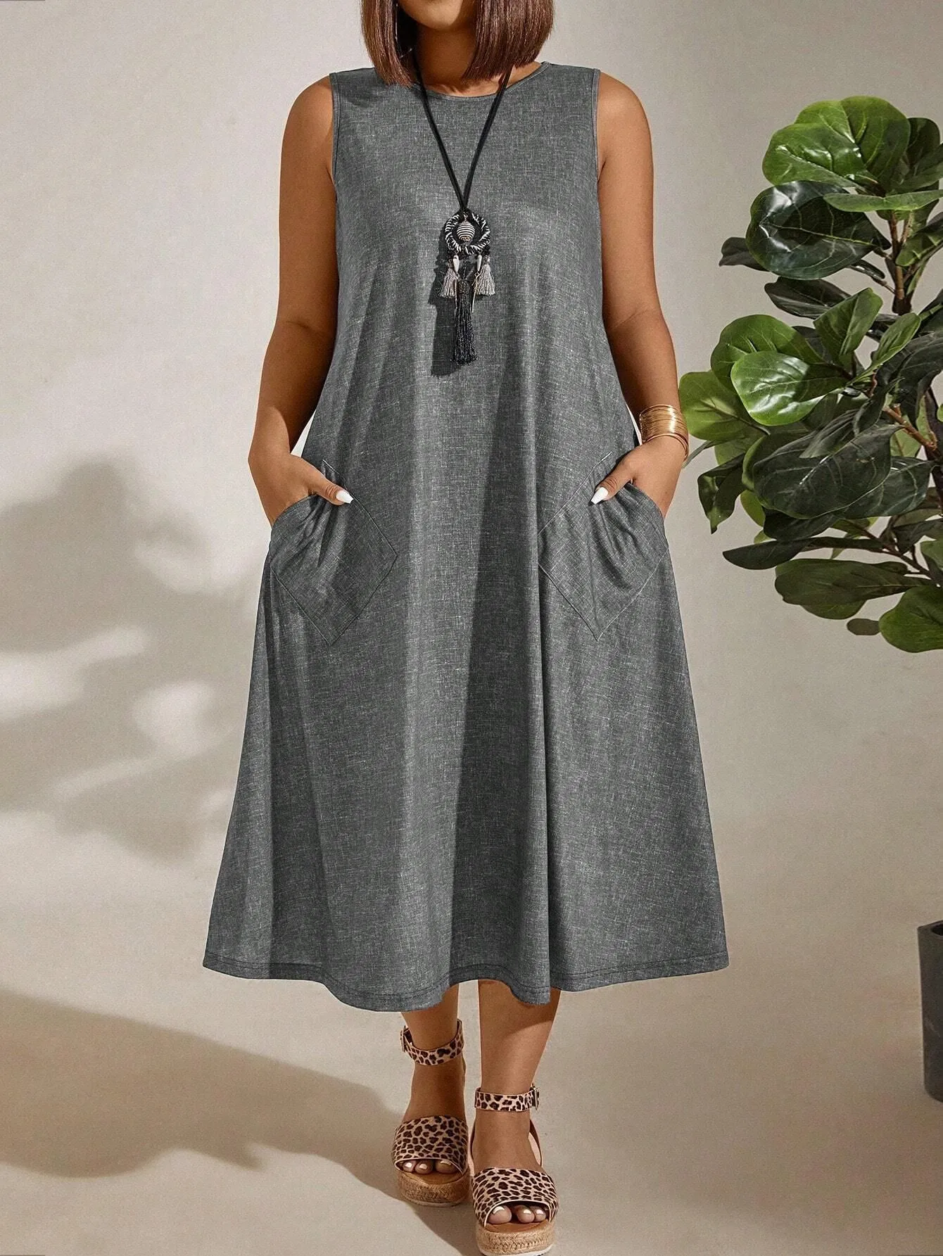 Elegant Commuter Style Plus Size Women's Dress Round Neck Pocket Sleeveless Solid Color Ankle-Length Polyester Umbrella Skirt display picture 4