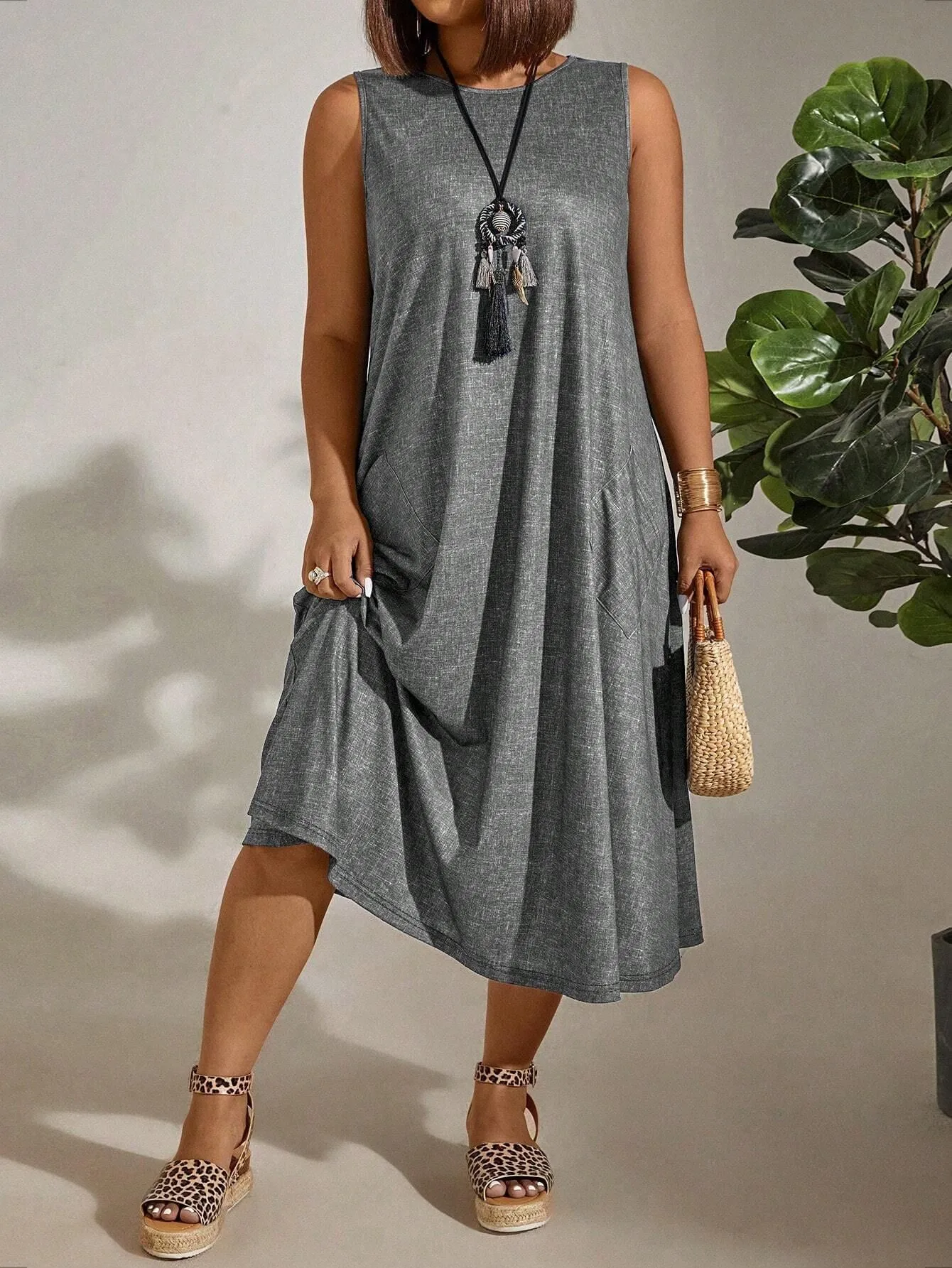 Elegant Commuter Style Plus Size Women's Dress Round Neck Pocket Sleeveless Solid Color Ankle-Length Polyester Umbrella Skirt display picture 6