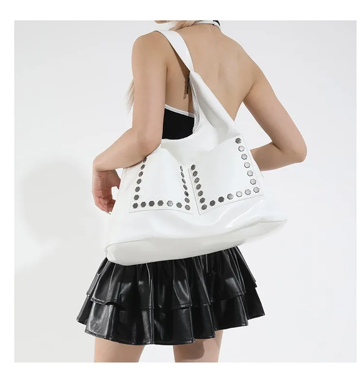 Large Size Retro Oil Leather Rivet Decorated Tote Bag Women's Single Shoulder Bag Casual Pure Color Dumpling Shape Street Style display picture 5