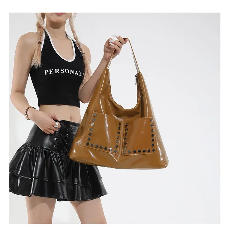 Large Size Retro Oil Leather Rivet Decorated Tote Bag Women's Single Shoulder Bag Casual Pure Color Dumpling Shape Street Style display picture 12