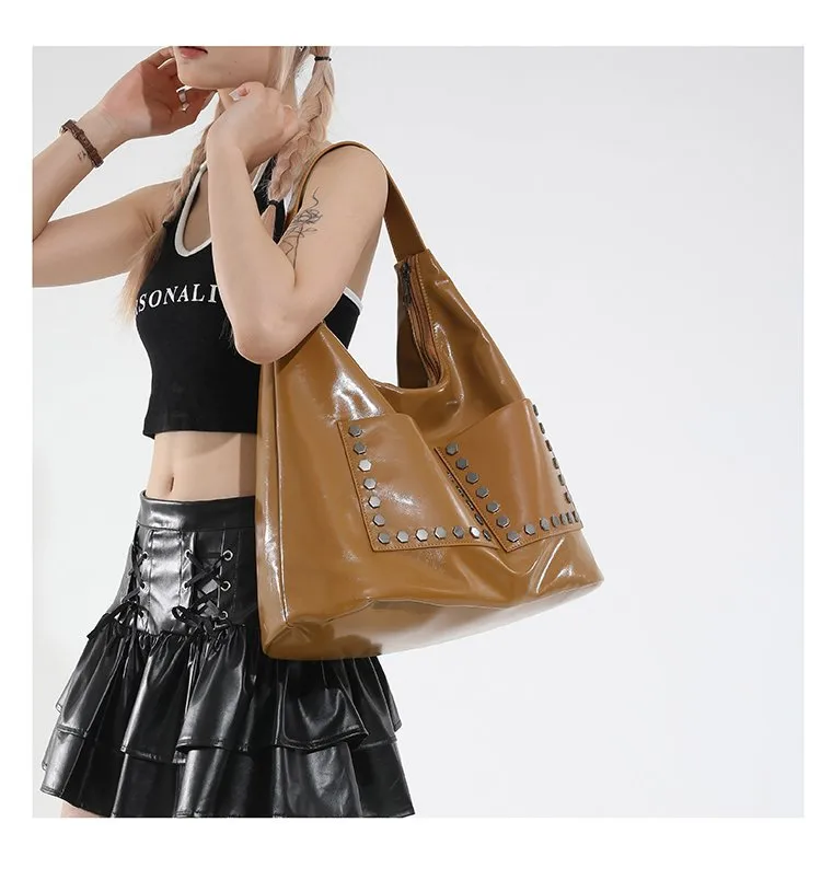 Large Size Retro Oil Leather Rivet Decorated Tote Bag Women's Single Shoulder Bag Casual Pure Color Dumpling Shape Street Style display picture 17