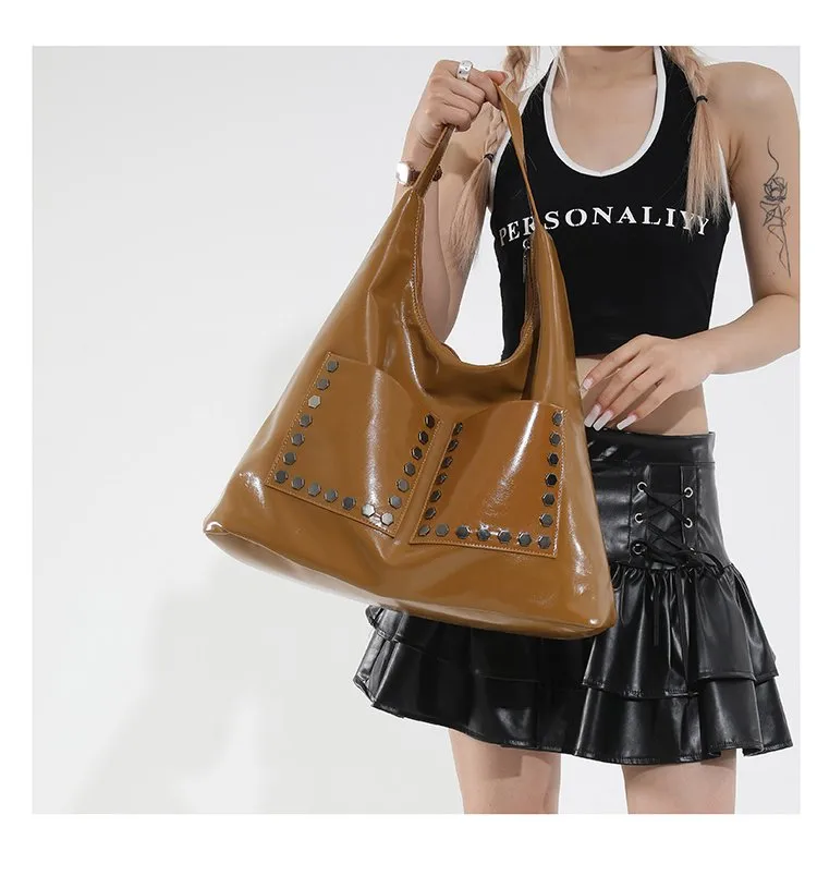 Large Size Retro Oil Leather Rivet Decorated Tote Bag Women's Single Shoulder Bag Casual Pure Color Dumpling Shape Street Style display picture 15