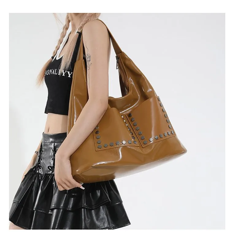 Large Size Retro Oil Leather Rivet Decorated Tote Bag Women's Single Shoulder Bag Casual Pure Color Dumpling Shape Street Style display picture 16