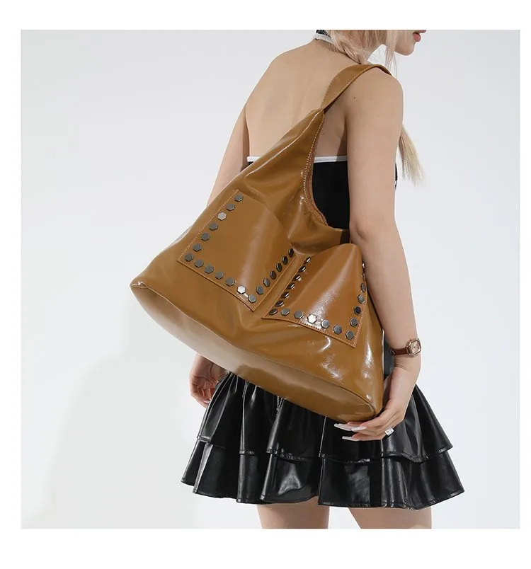 Large Size Retro Oil Leather Rivet Decorated Tote Bag Women's Single Shoulder Bag Casual Pure Color Dumpling Shape Street Style display picture 18