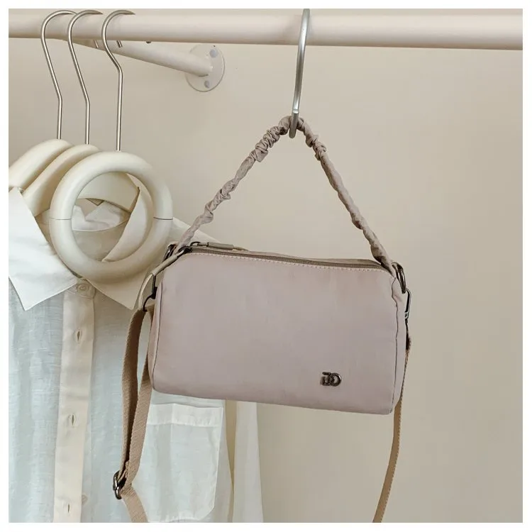 Women's Nylon Solid Color Streetwear Square Zipper Shoulder Bag display picture 3