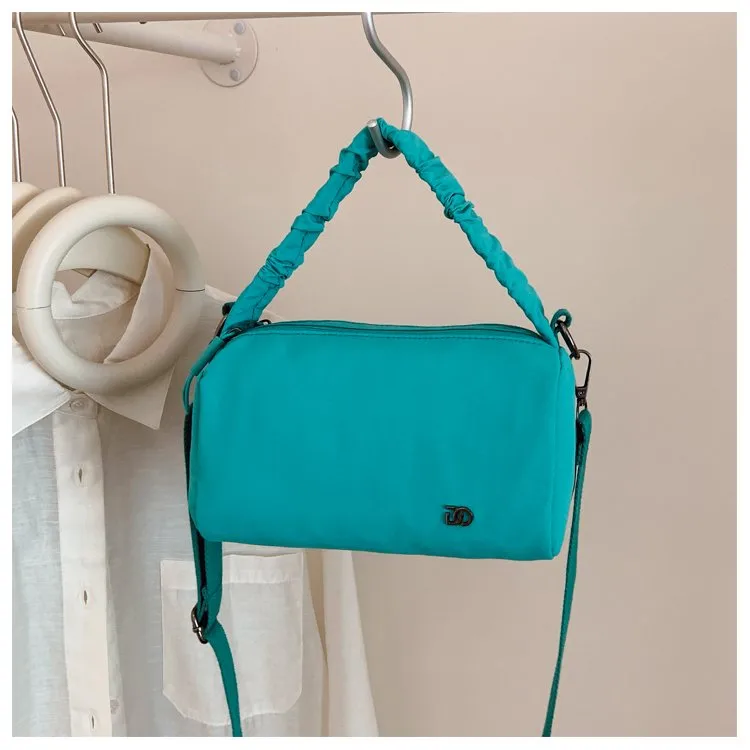 Women's Nylon Solid Color Streetwear Square Zipper Shoulder Bag display picture 4