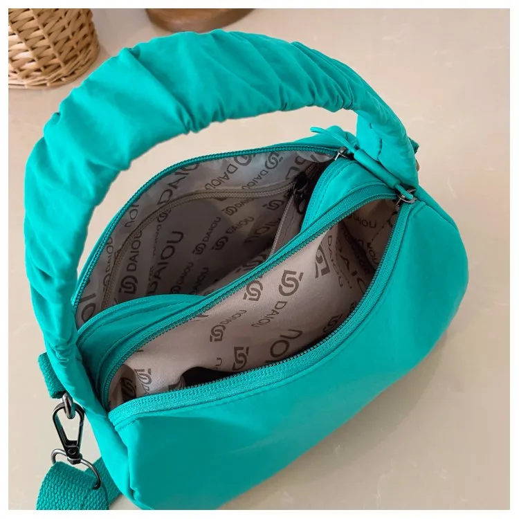 Women's Nylon Solid Color Streetwear Square Zipper Shoulder Bag display picture 19