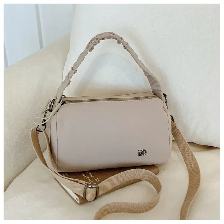 Women's Nylon Solid Color Streetwear Square Zipper Shoulder Bag display picture 5