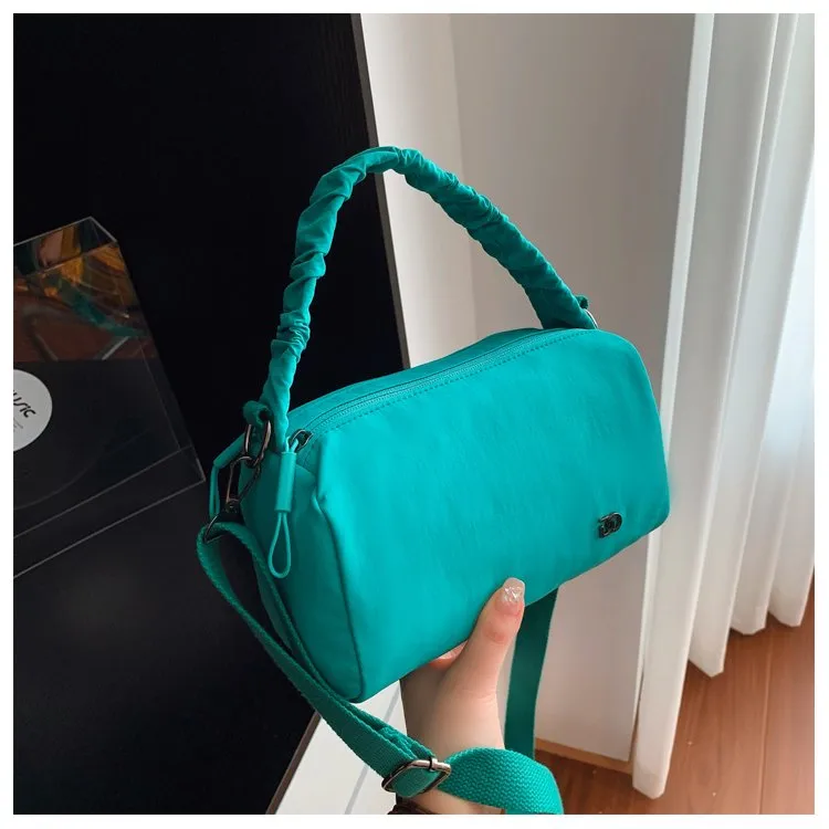 Women's Nylon Solid Color Streetwear Square Zipper Shoulder Bag display picture 6